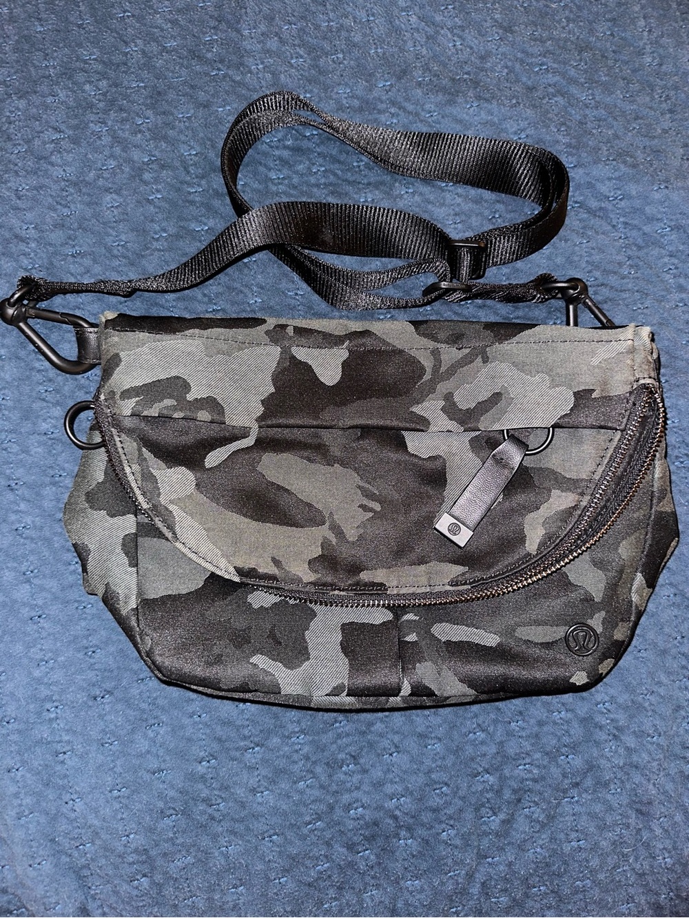Lululemon Black/Grey navy Camo Crossbody Bag expandable and lots of pockets